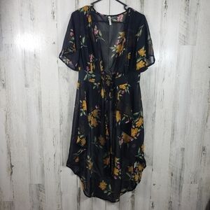 Live 4 truth beautiful short sleeve sheer flower cover up women's size medium